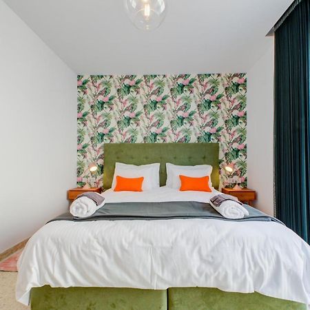 Colorful & Spacious Home With Yard - Close To Xemxija Bay Сент-Полс-Бей Экстерьер фото